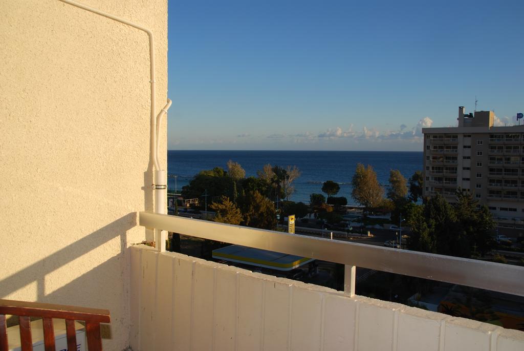 The Caravel Hotel Limassol Habitación foto